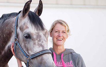 Dr. med. vet. Dörte  Wiedenhöft, Praxisleitung und selbst begeisterte Dressurreiterin